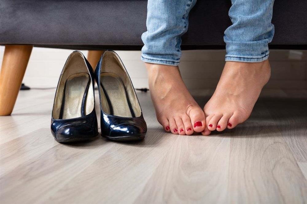 6 dicas para tirar o chulé dos sapatos e nunca mais sofrer com o mau cheiro