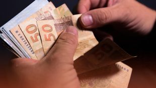 Beneficiários do Auxílio Brasil poderão ter direito a receber o pagamento de 13º