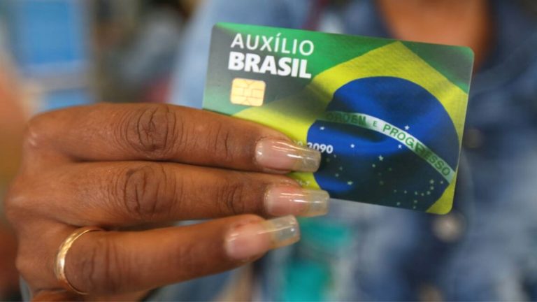 Saiba como receber novo cartão do Auxílio Brasil mesmo sem ter o antigo