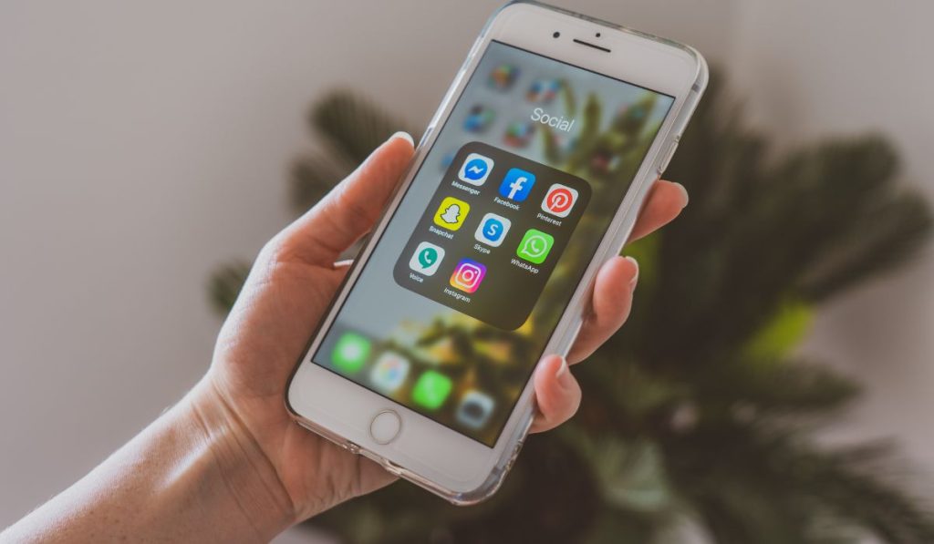 6 perguntas para se fazer quando alguém demorar te responder no WhatsApp