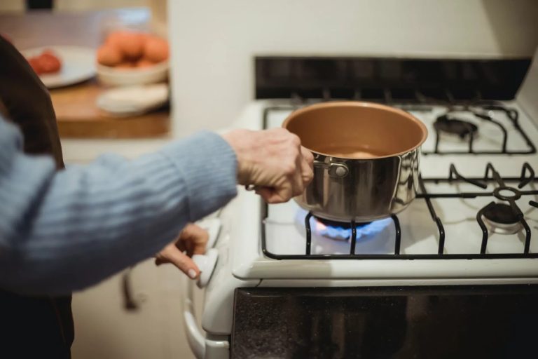 6 erros que estão fazendo o gás da sua cozinha acabar mais rápido do que o previsto