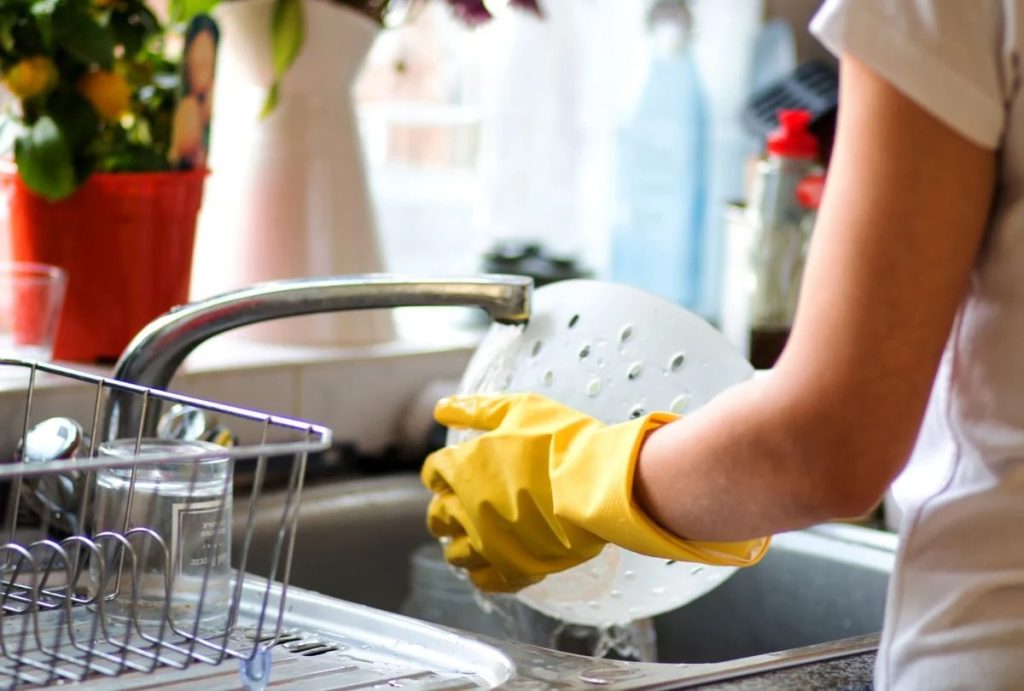 Especialista faz alerta sobre hábito comum nos lares brasileiros que pode afetar a saúde dos moradores