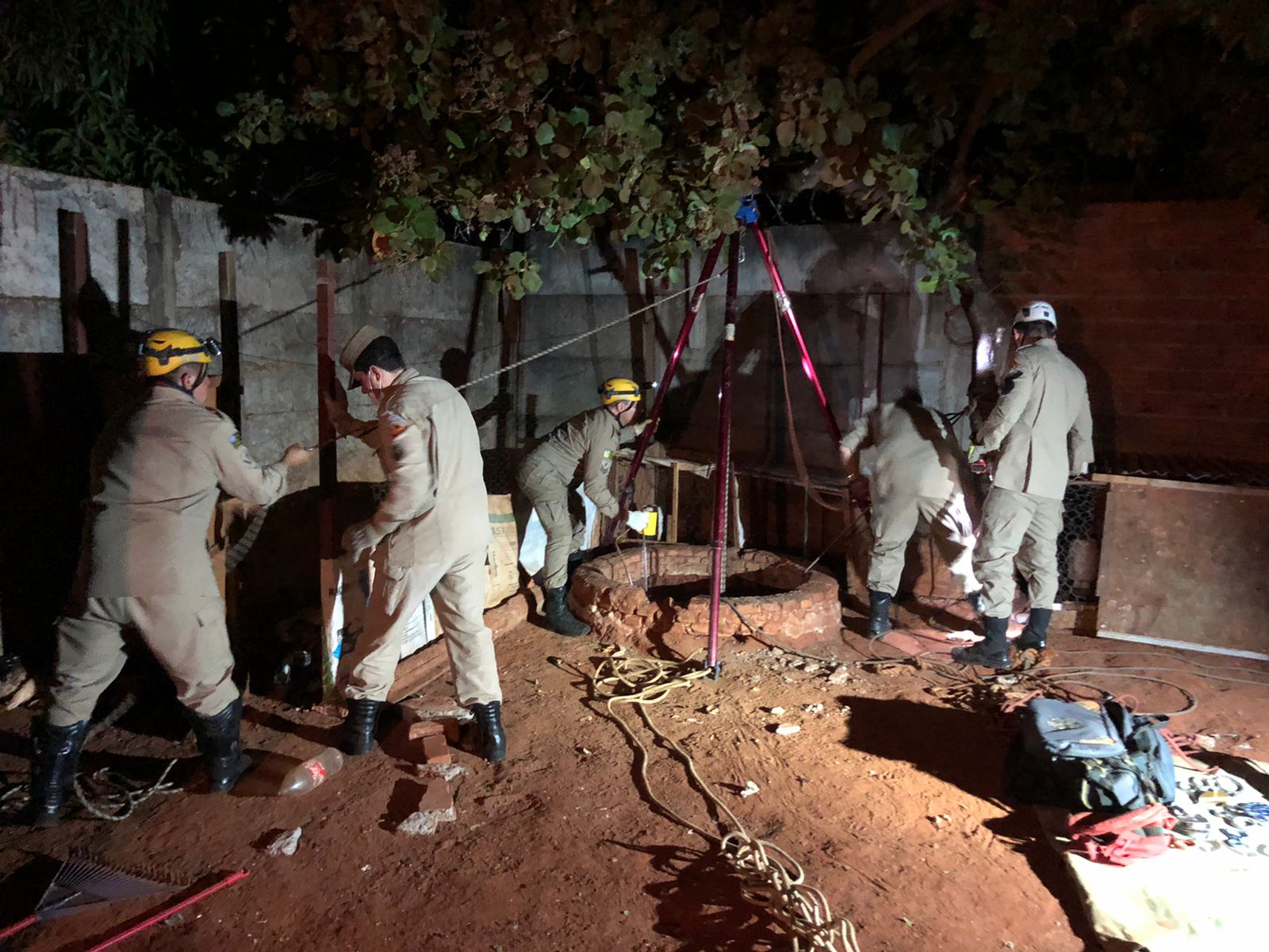 Mulher morre após cair em cisterna de 15 metros de profundidade em Trindade