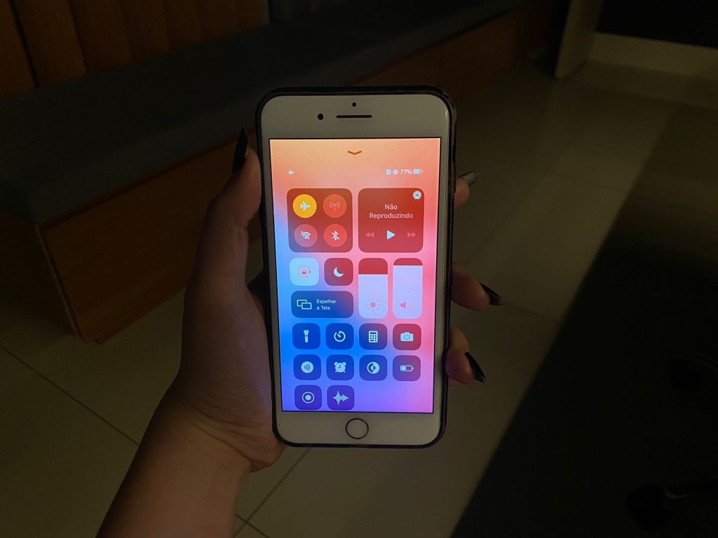 Piloto revela o motivo real para ativar o “modo avião” durante o voo: “Não é teoria da conspiração”