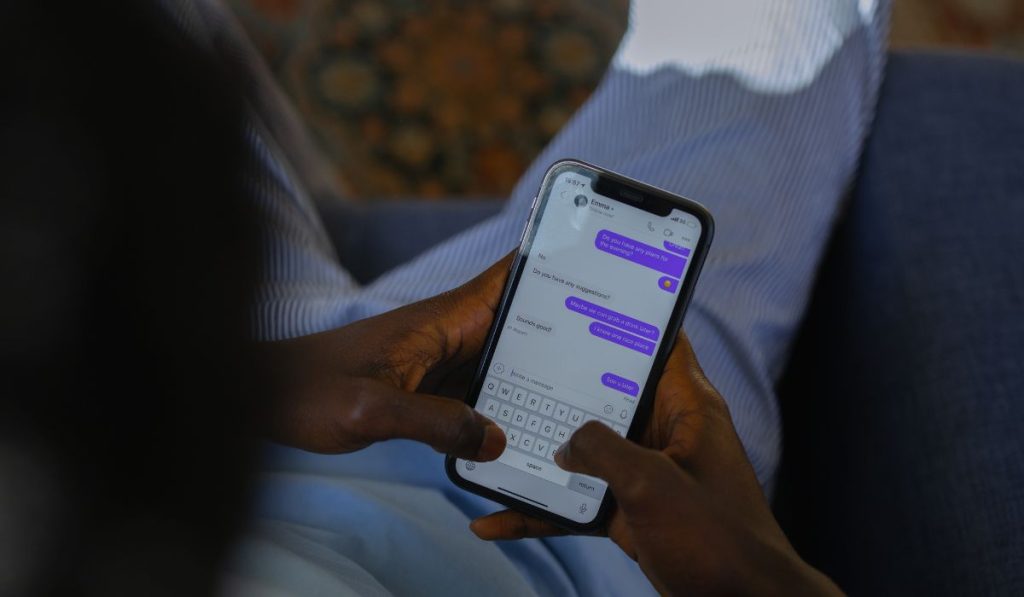 6 perigos que todo mundo que conversa com muita gente no WhatsApp está correndo