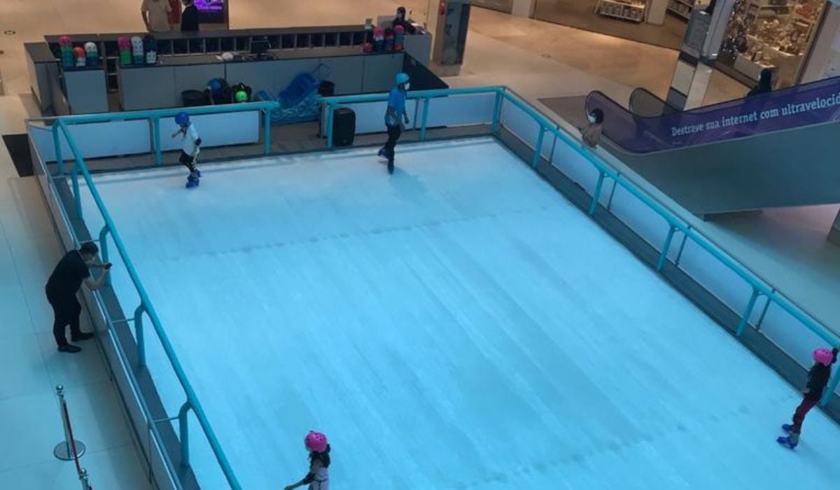 Pista de patinação no gelo é atração de fim de ano no Shopping Flamboyant