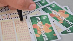 Confira o resultado da Mega-Sena 2573 desta terça-feira (14); prêmio é de R$ 16 milhões