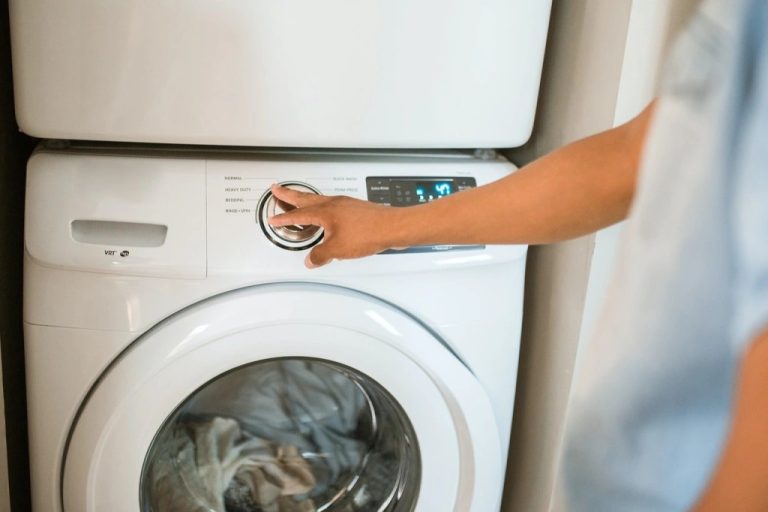 6 roupas que não devem ser colocadas na máquina de lavar