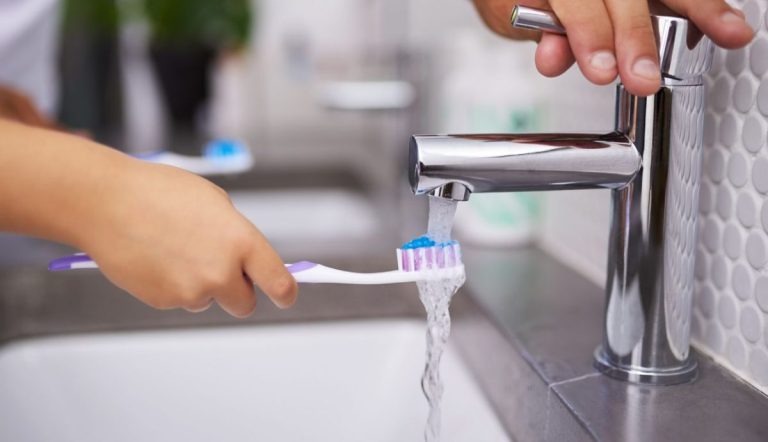 6 utilidades da escova de dente você jamais imaginou que ela tinha
