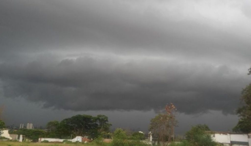 Pancadas de chuva e novos picos de altas temperaturas; veja como fica o tempo em Goiás