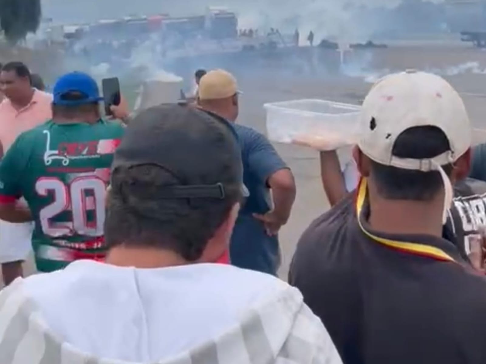 Em vídeo: acompanhe a ação da PRF para desmobilizar bolsonaristas e liberar a BR-060, em Anápolis