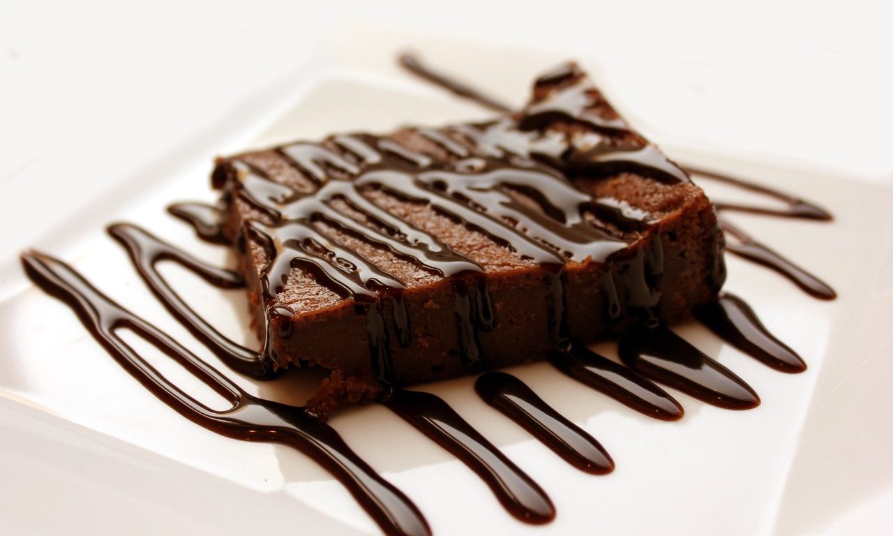 Bolo de Chocolate na Airfryer: dá pra fazer e fica uma delícia