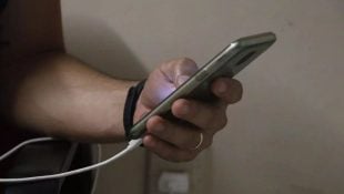 O truque para carregar a bateria do celular mais rápido sem estragá-la