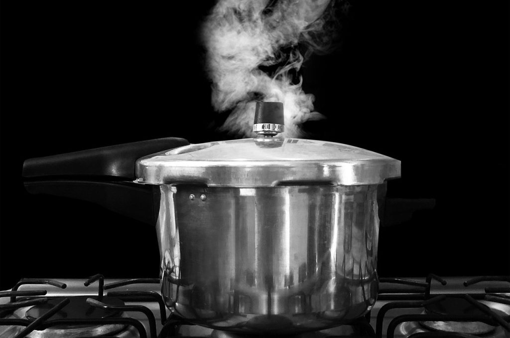 Veja as regras que devem ser seguidas para usar panela de pressão