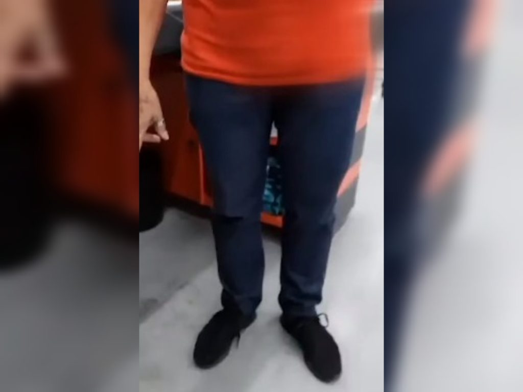 Assaí se pronuncia após caixa de supermercado urinar na roupa porque o chefe não a deixou ir ao banheiro