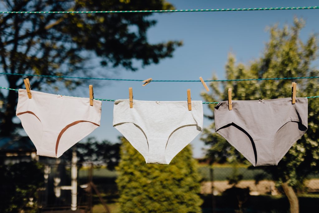 Não cometa estes erros na hora de lavar calcinhas e cuecas; veja a lista