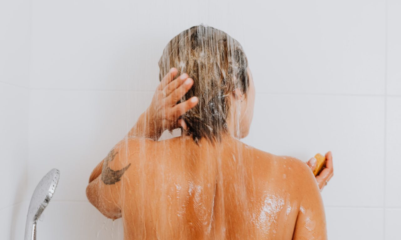 Conheça os benefícios de tomar banho na água fria