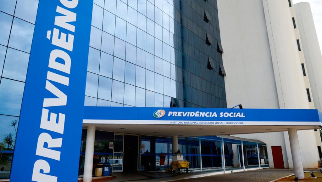 Saiba quem pode pedir o benefício de R$ 1.320 do Governo Federal neste ano