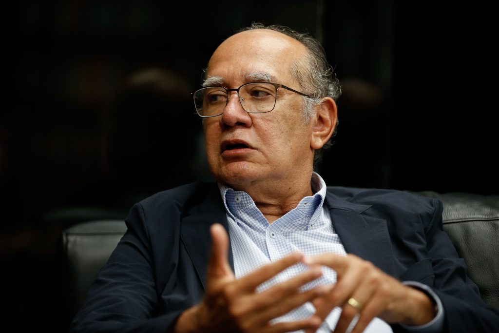 Gilmar Mendes anula arquivamento de ação contra Bolsonaro