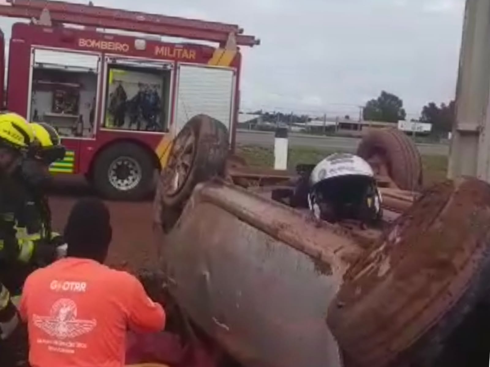 Grave acidente de trânsito deixa oito pessoas feridas na GO-040, em Luziânia