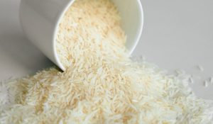 Descubra porque muitas donas de casa estão colocando arroz cru no banheiro