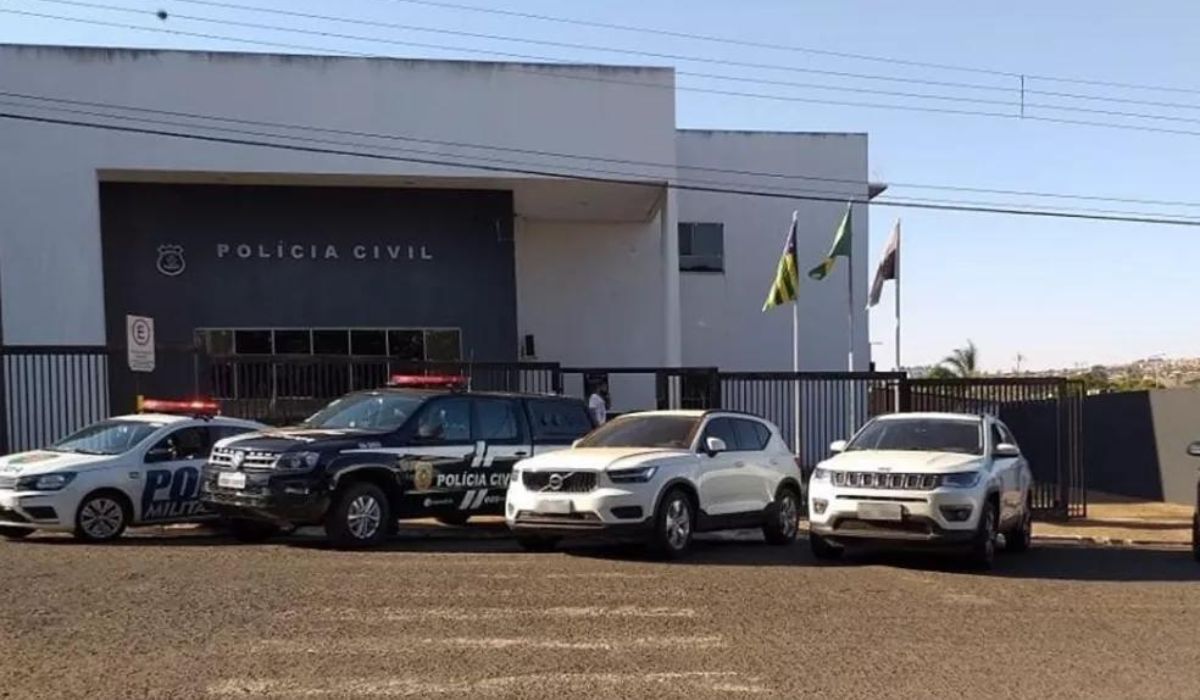 Casal vende próprio carro, finge que ele foi furtado e mentira vira caso de polícia