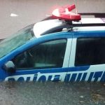 Carro PM inundado