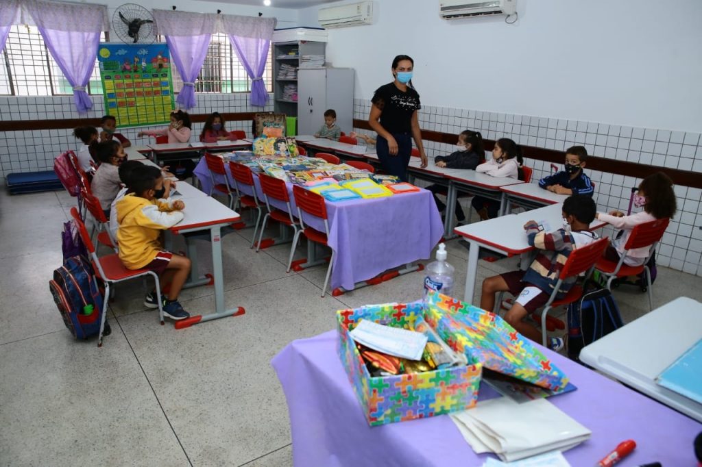 Aparecida de Goiânia abre 400 vagas para profissionais da educação; veja o edital