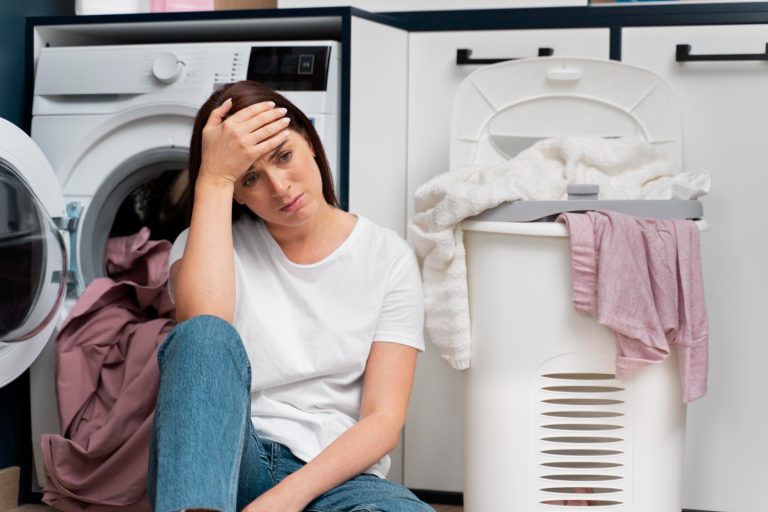 Veja a lista de erros comuns que não devem ser cometidos na hora de lavar roupa na máquina