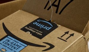 Pacote da Amazon. (Foto: Captura/Youtube)