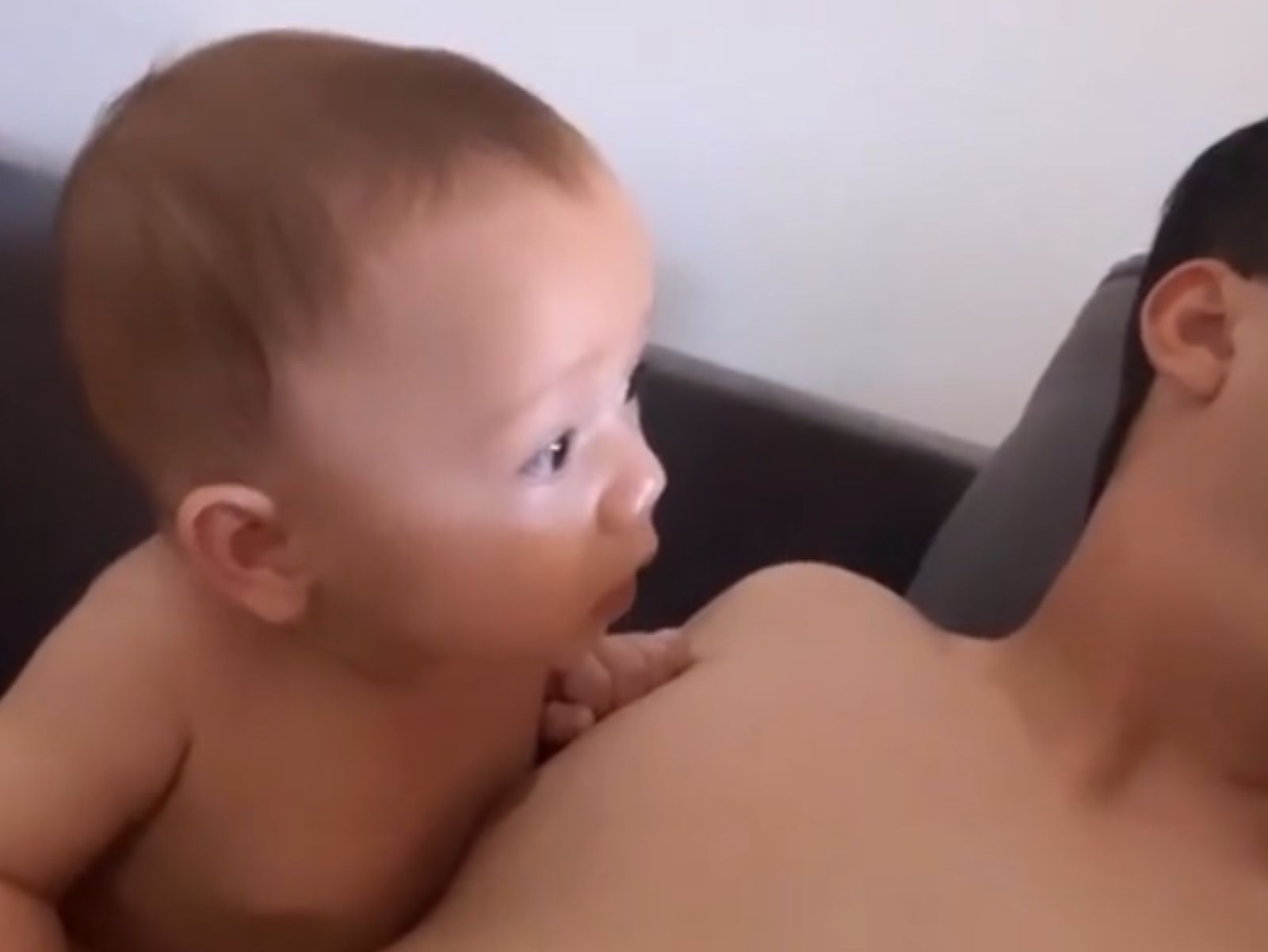 Bebê ficou famoso por ser curioso. (Foto: Reprodução/TikTok).