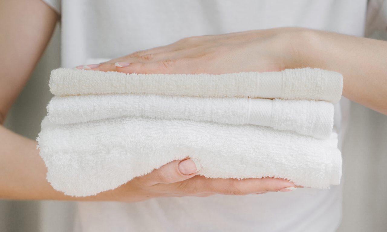 Suas toalhas macias como as de hotel: aprenda como lavá-las corretamente