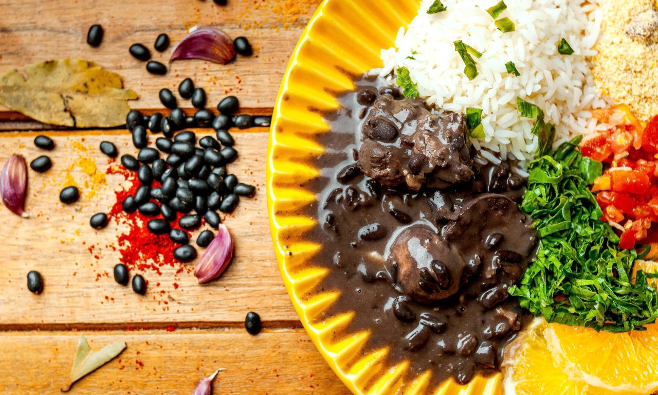 6 comidas que quem é brasileiro raiz sente falta quando está fora do país