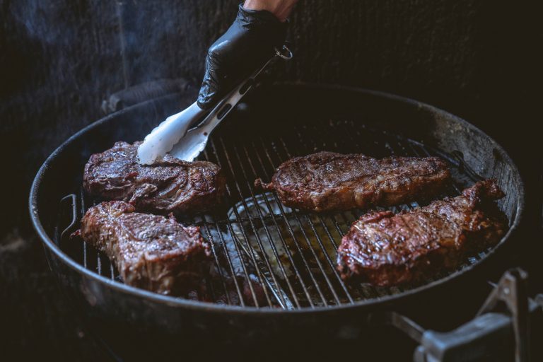 Descubra o segredo dos chefes para deixar a carne macia e suculenta