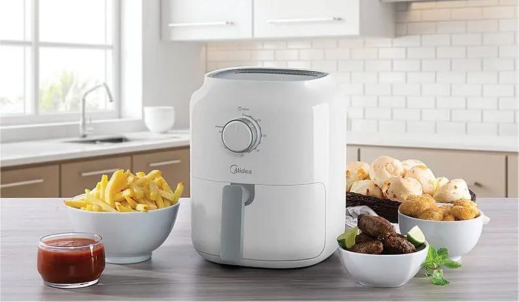 O que pode (ou não) ir na Air Fryer: papel-alumínio, papel-manteiga e papel-toalha
