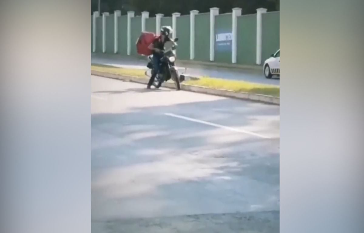 motociclista destruindo radar