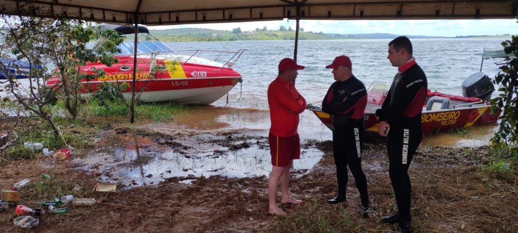 Bombeiros de Anápolis encontram corpo de jovem que desapareceu no Lago Corumbá IV