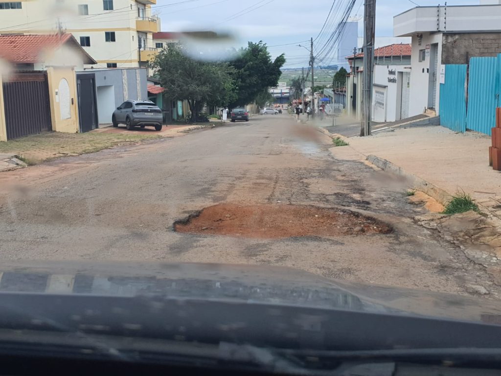 Buracos aumentam em até 40% busca por serviços mecânicos em Anápolis