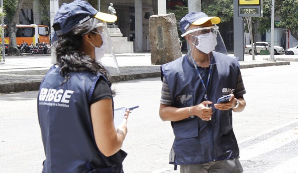 Agentes censitários do IBGE.