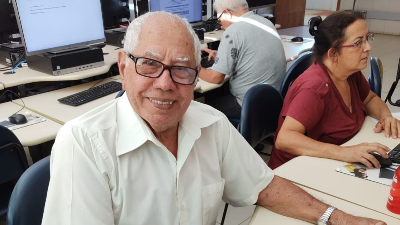 Aos 91 anos, goiano decide aprender informática e surpreendente ao contar o motivo