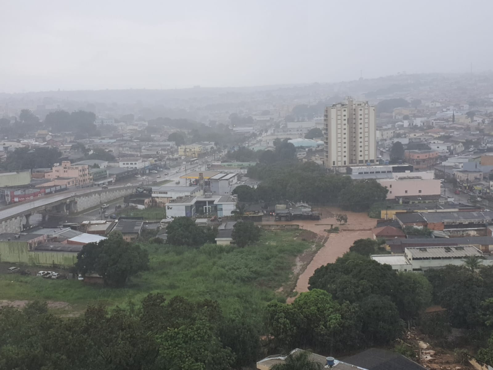 Chuvas poderão ser acompanhadas de ventos fortes e raios (Foto: Isabella Valverde/Portal 6)