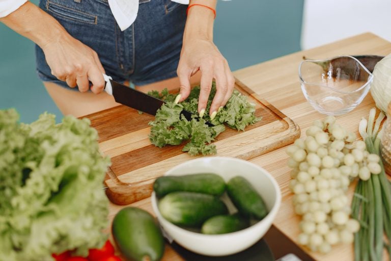 6 hábitos que todo mundo que cozinha em casa deve ter