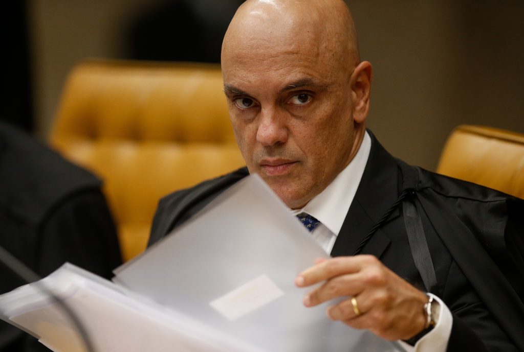 Moraes determina bloqueio de redes sociais de influenciador digital