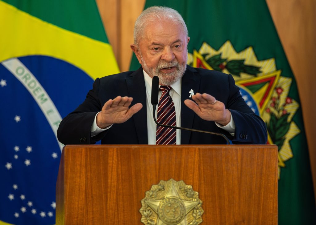 Lula prepara novo decreto de armas com plano de recompra e clube de tiro longe de escolas