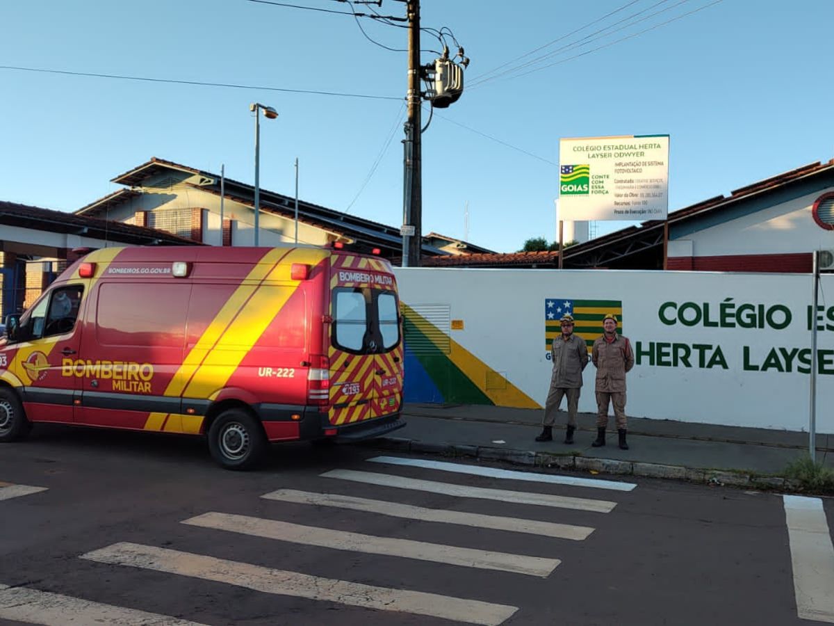 Bombeiros realizam força-tarefa em escolas de Goiás para proteger entrada e saída de alunos