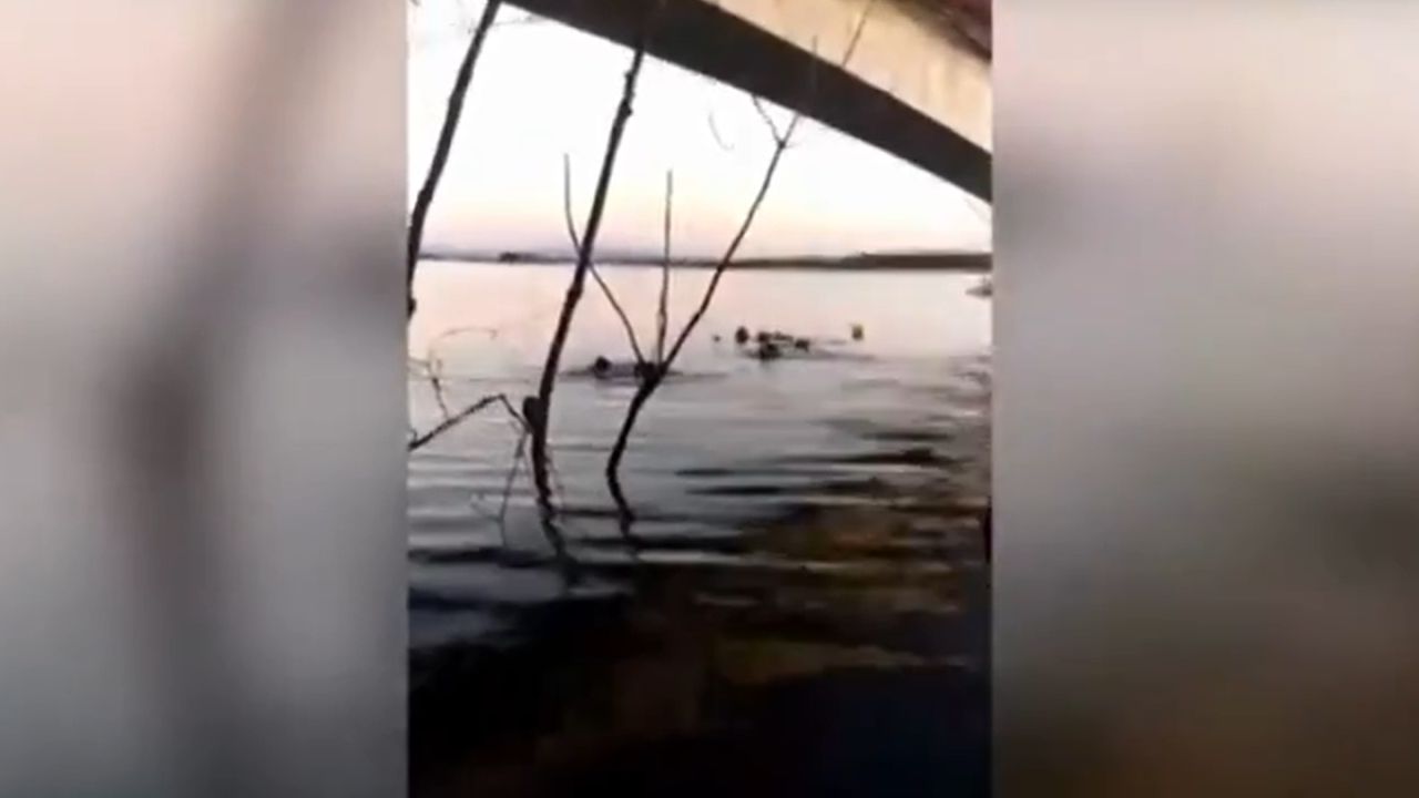 Durante passeio no Lago Serra da Mesa, canoa com 9 pessoas afunda e assusta ocupantes