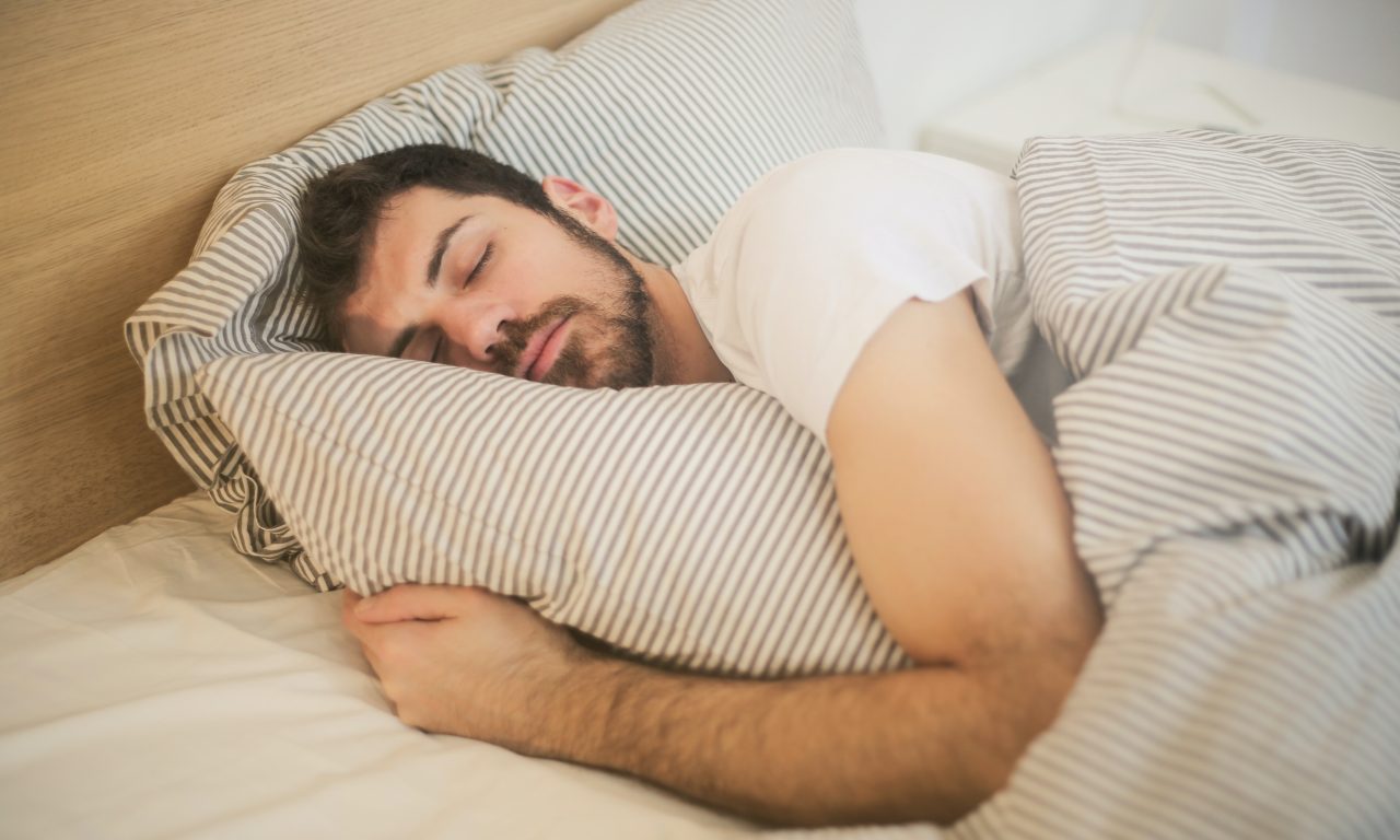 Método militar para dormir em apenas 2 minutos