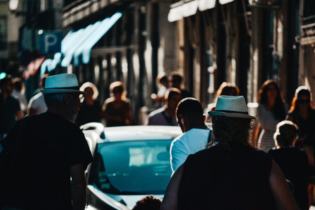 6 sobrenomes bonitos com significados que parte das pessoas que têm eles não sabem