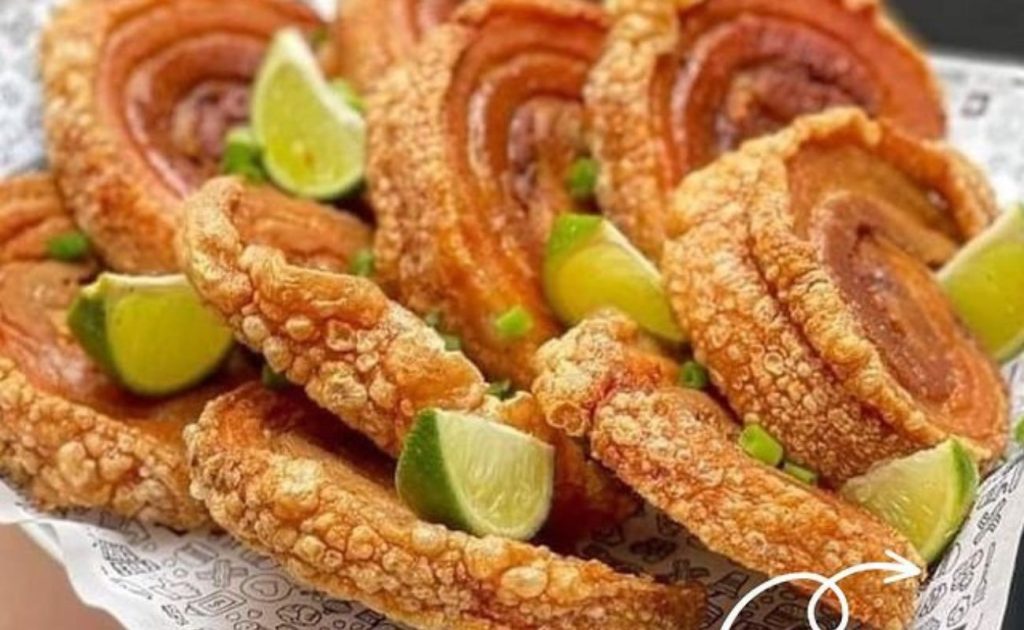 O segredo dos botecos para fazer torresmo crocante e sequinho