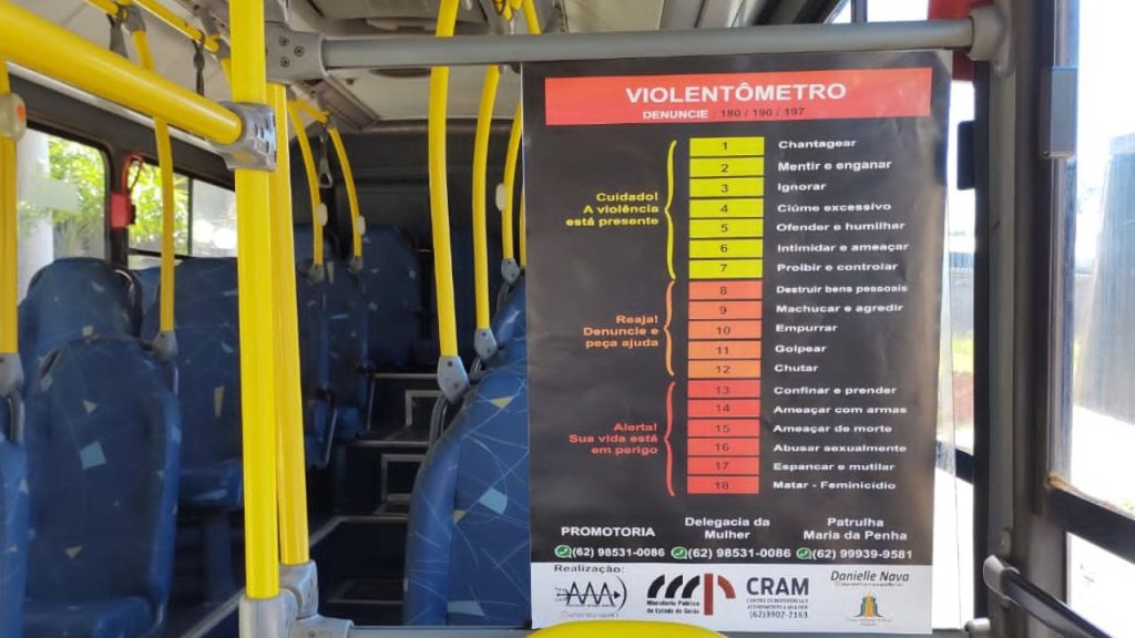 Violentômetro colado em ônibus de Anápolis